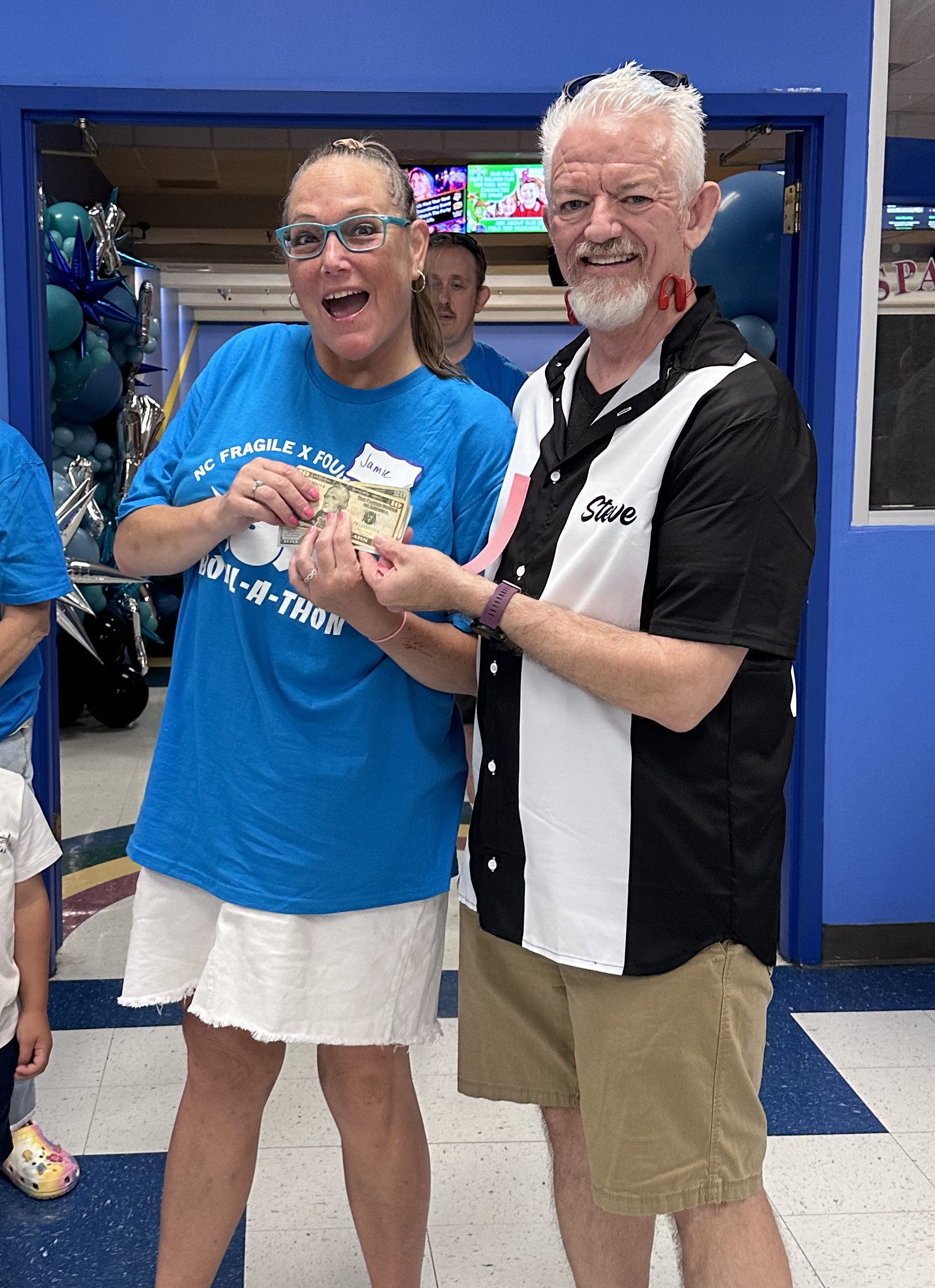 Steve Strom presents 2024 raffle winnings to Jamie Regling.